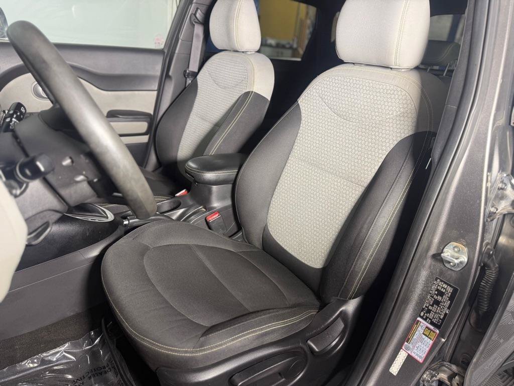 Used 2016 Kia Soul + FWD image 22