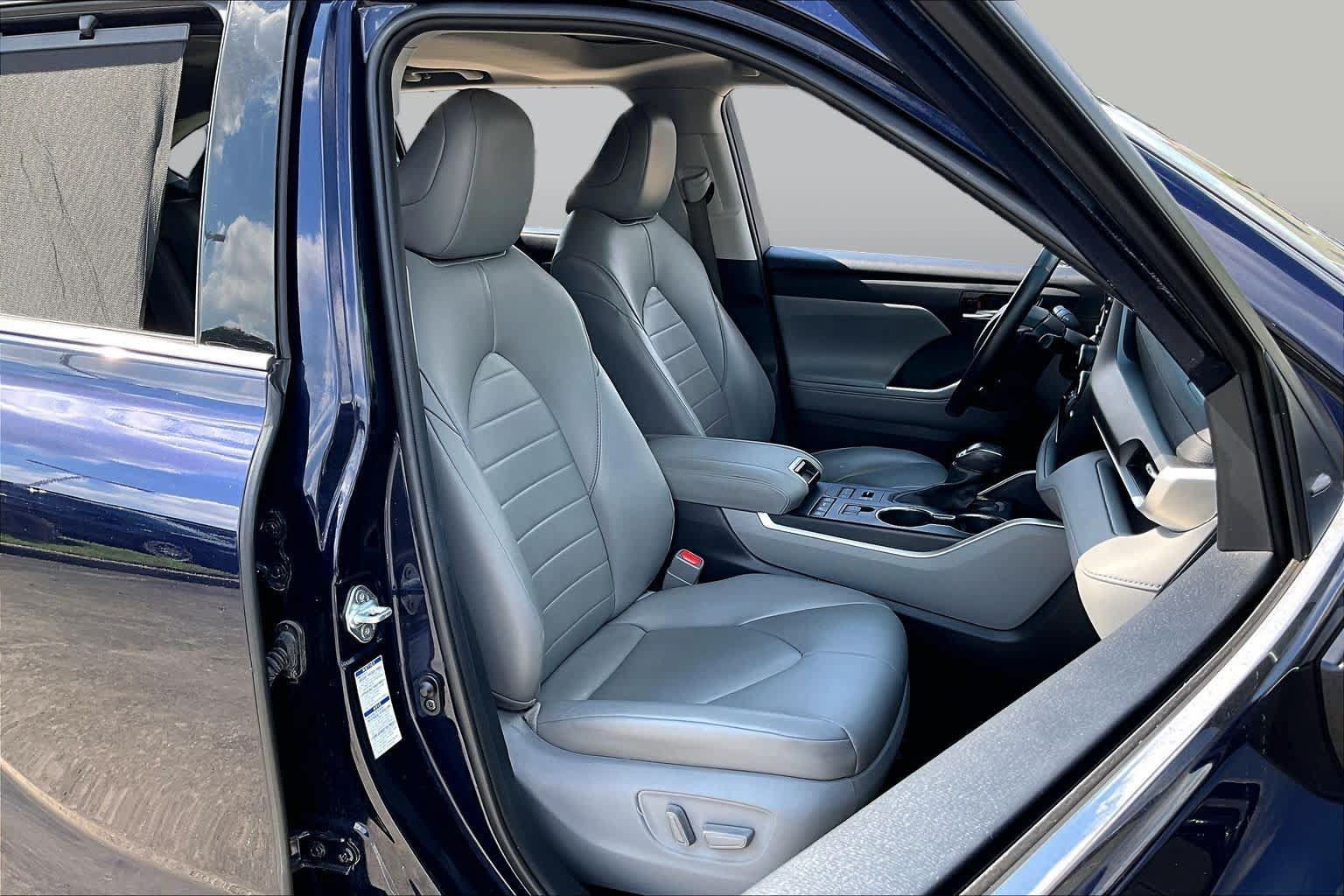 Used 2021 Toyota Highlander XLE AWD/4WD image 8