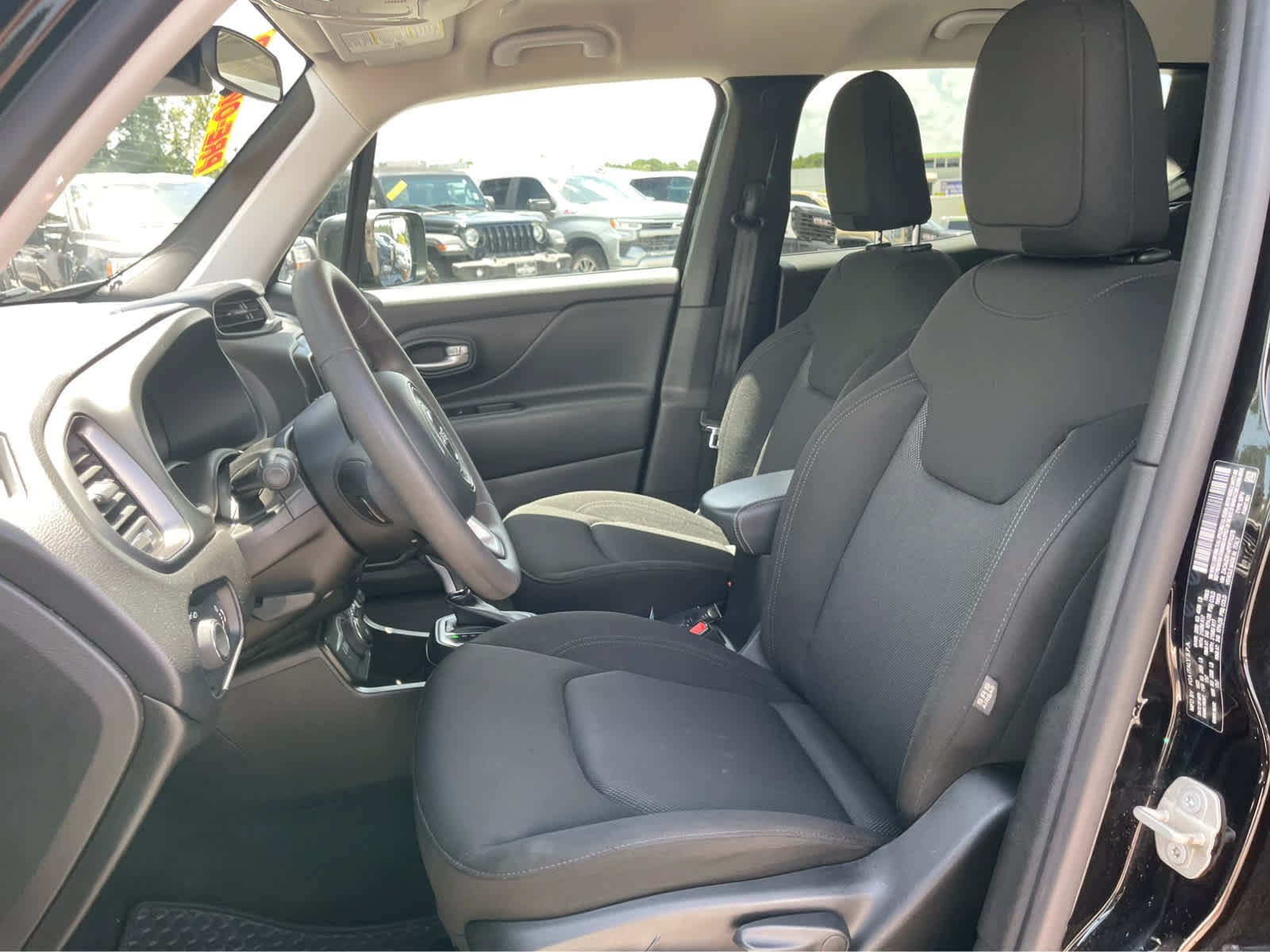 Used 2023 Jeep Renegade Latitude AWD/4WD image 12