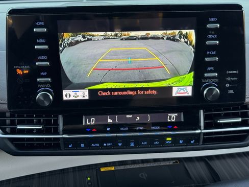 Used 2024 Toyota Sienna Platinum image 28