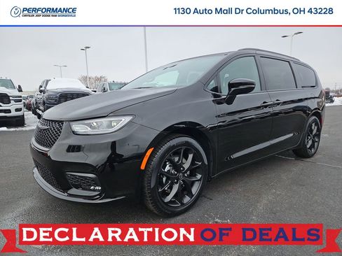 New 2026 Chrysler Pacifica Select image 3