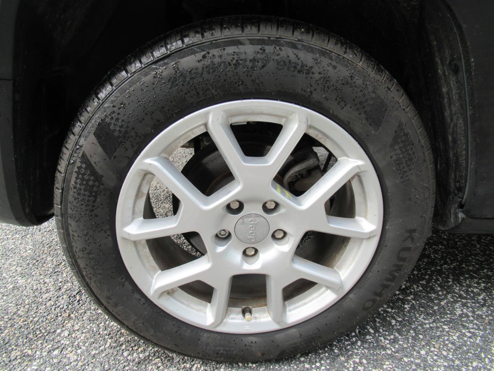 Used 2019 Jeep Renegade Latitude FWD image 8
