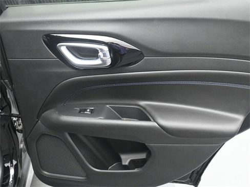 New 2026 Jeep Compass Latitude w/ Mopar Graphics Package image 13