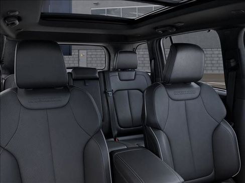 New 2025 Jeep Grand Cherokee Overland w/ Luxury Tech Group IV AWD/4WD image 26