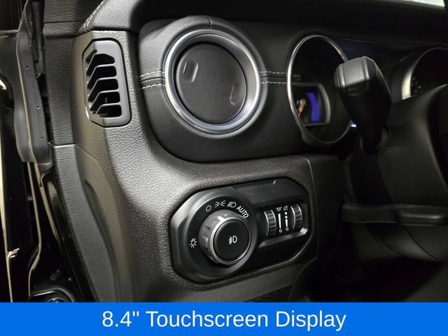 Used 2019 Jeep Wrangler Unlimited Sahara w/ Uconnect 4C Nav & Sound Group AWD/4WD image 16