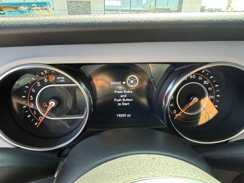 Used 2021 Jeep Gladiator Overland AWD/4WD image 10