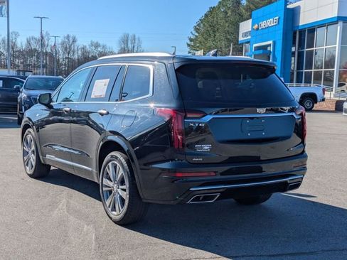 Used 2025 Cadillac XT6 Premium Luxury image 5