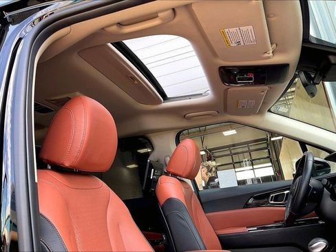 Used 2024 Kia Carnival SX Prestige FWD image 21