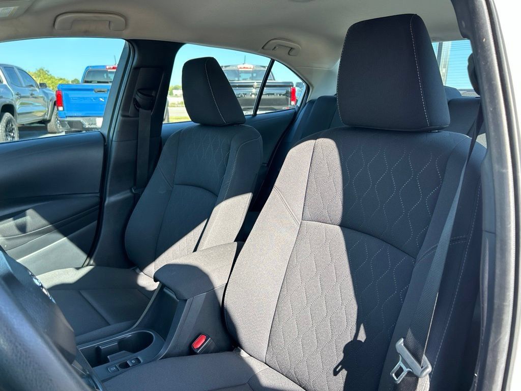Used 2025 Toyota Corolla LE FWD image 15