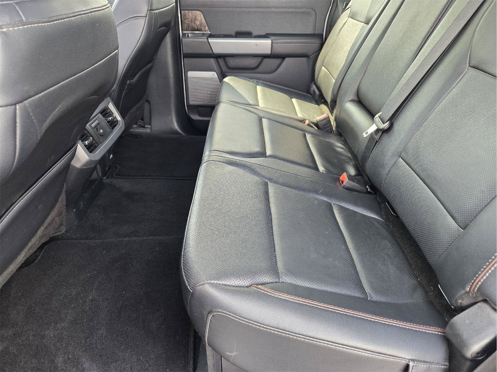 Used 2024 Ford F250 Lariat w/ Lariat Ultimate Package AWD/4WD image 30