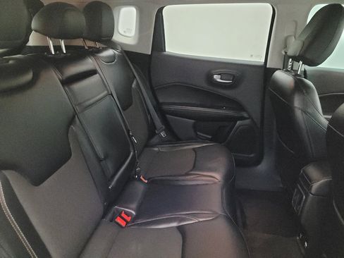 Used 2018 Jeep Compass Latitude w/ Popular Equipment Group FWD image 19