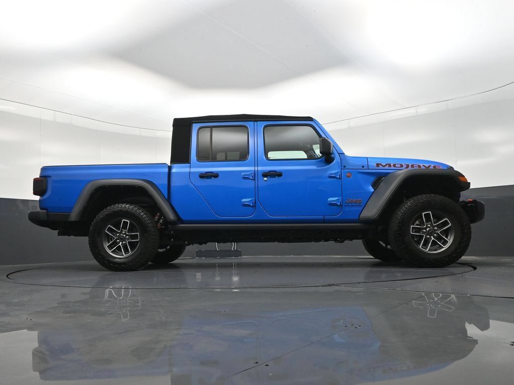 Used 2024 Jeep Gladiator Mojave AWD/4WD image 29