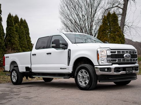 Used 2025 Ford F250 XLT image 3