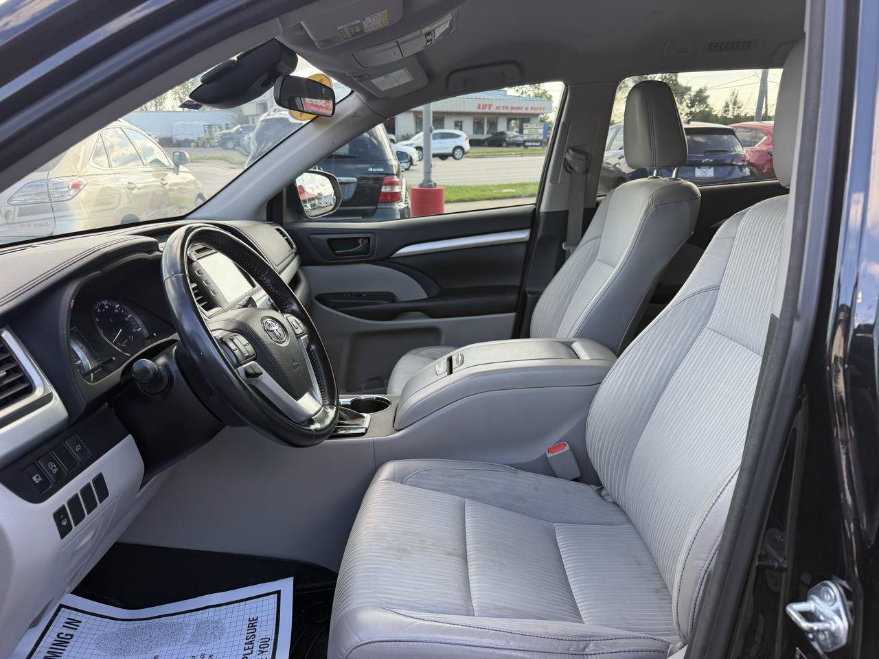 Used 2017 Toyota Highlander Plus AWD/4WD image 10