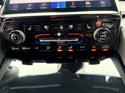 Used 2023 Jeep Grand Cherokee L Overland w/ Advanced Protech Group III AWD/4WD image 26