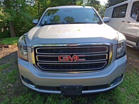 Used 2019 GMC Yukon XL SLT w/ Open Road Package AWD/4WD image 2