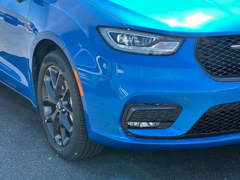 New 2026 Chrysler Pacifica Select w/ S Appearance Package FWD image 12