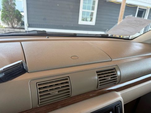 Used 2005 Ford Freestar SEL FWD image 32