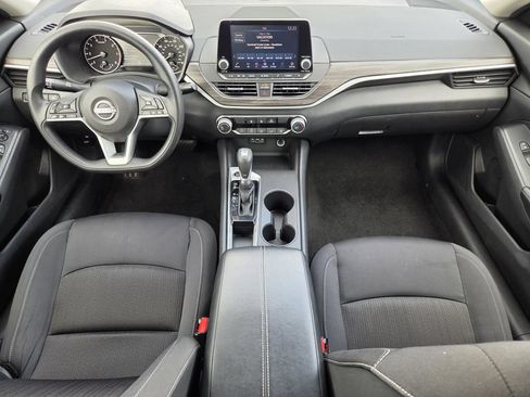 Used 2025 Nissan Altima 2.5 SV FWD image 12