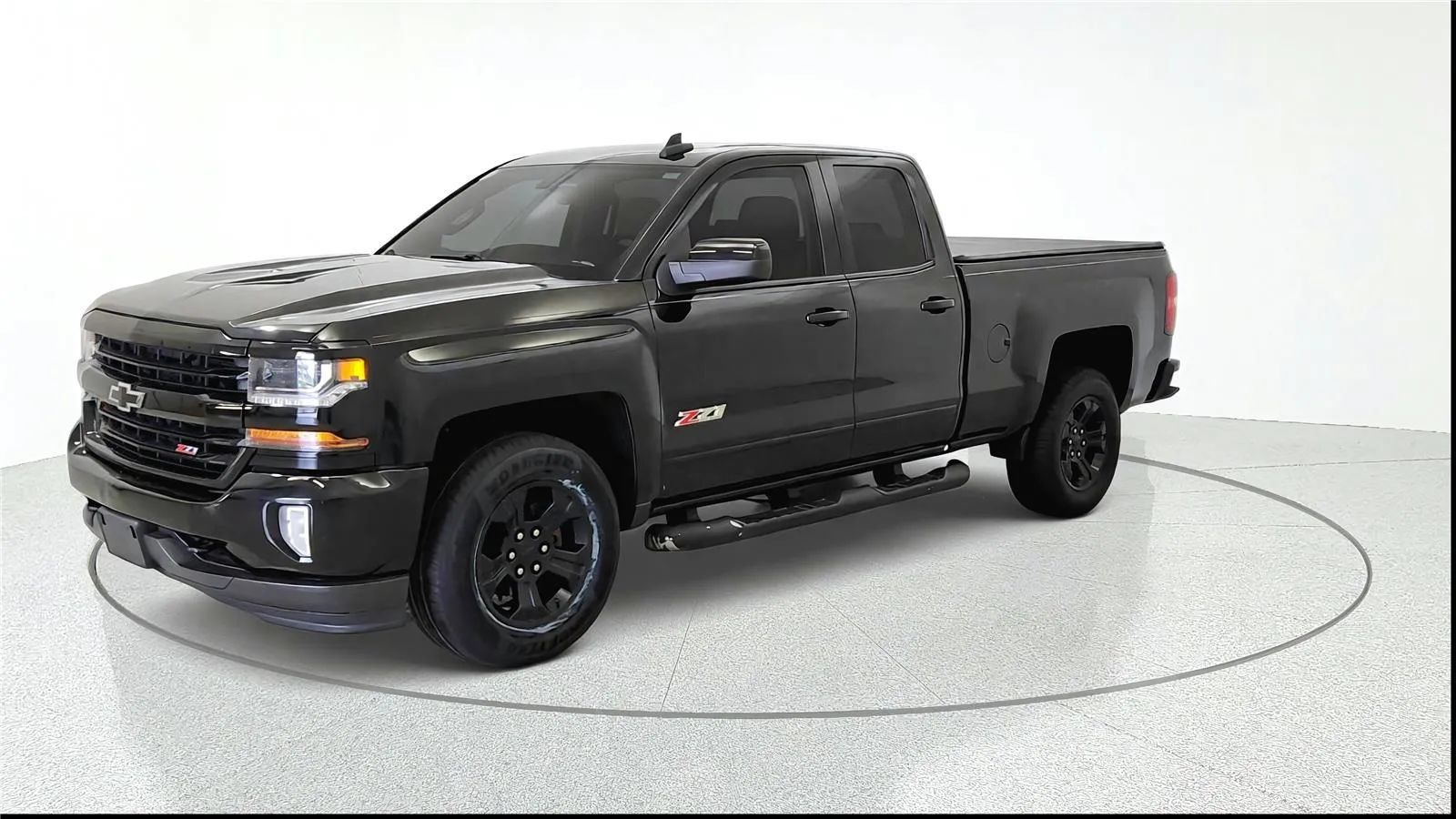 Used 2017 Chevrolet Silverado 1500 LT w/ Midnight Edition AWD/4WD image 4