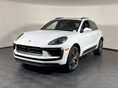 Certified 2024 Porsche Macan AWD/4WD image 1