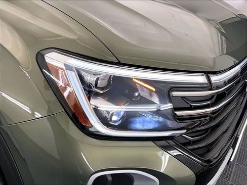 Certified 2025 Volkswagen Atlas Peak Edition SE AWD/4WD image 10
