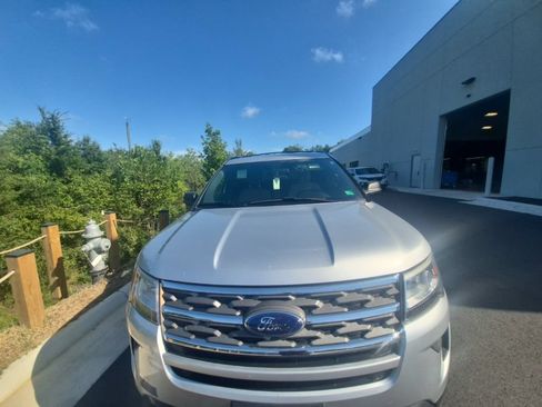 Used 2018 Ford Explorer 4WD image 2