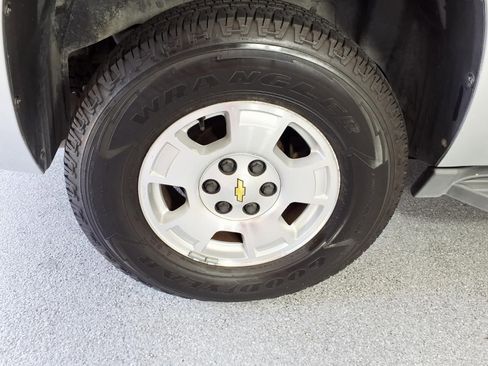 Used 2014 Chevrolet Suburban LT RWD image 6