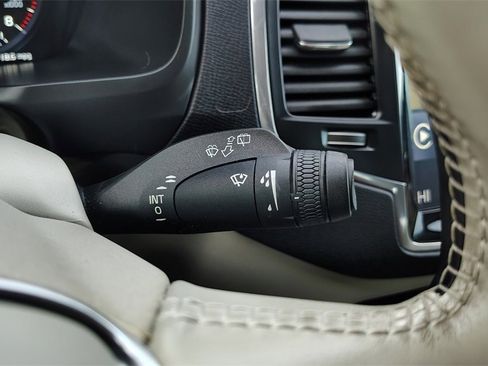 Used 2019 Volvo XC90 T6 Momentum w/ Protection Package Premier image 15