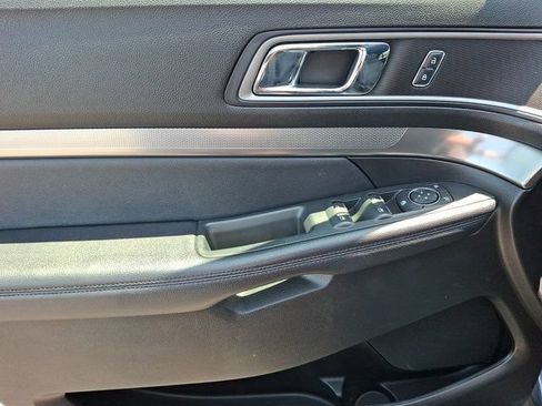 Used 2018 Ford Explorer XLT w/ Equipment Group 201A AWD/4WD image 16