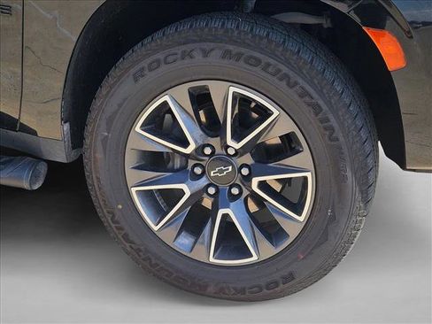 Used 2022 Chevrolet Tahoe Z71 w/ Luxury Package AWD/4WD image 24