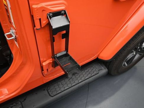 Used 2023 Jeep Wrangler Unlimited Sahara w/ LED Lighting Group AWD/4WD image 32