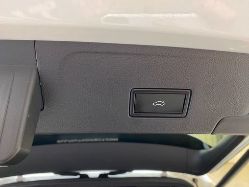 Used 2020 Volkswagen Atlas Cross Sport SEL Premium AWD/4WD image 33