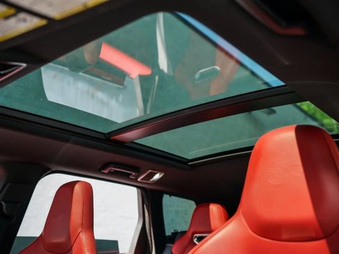 Used 2019 Land Rover Range Rover Sport SVR image 32