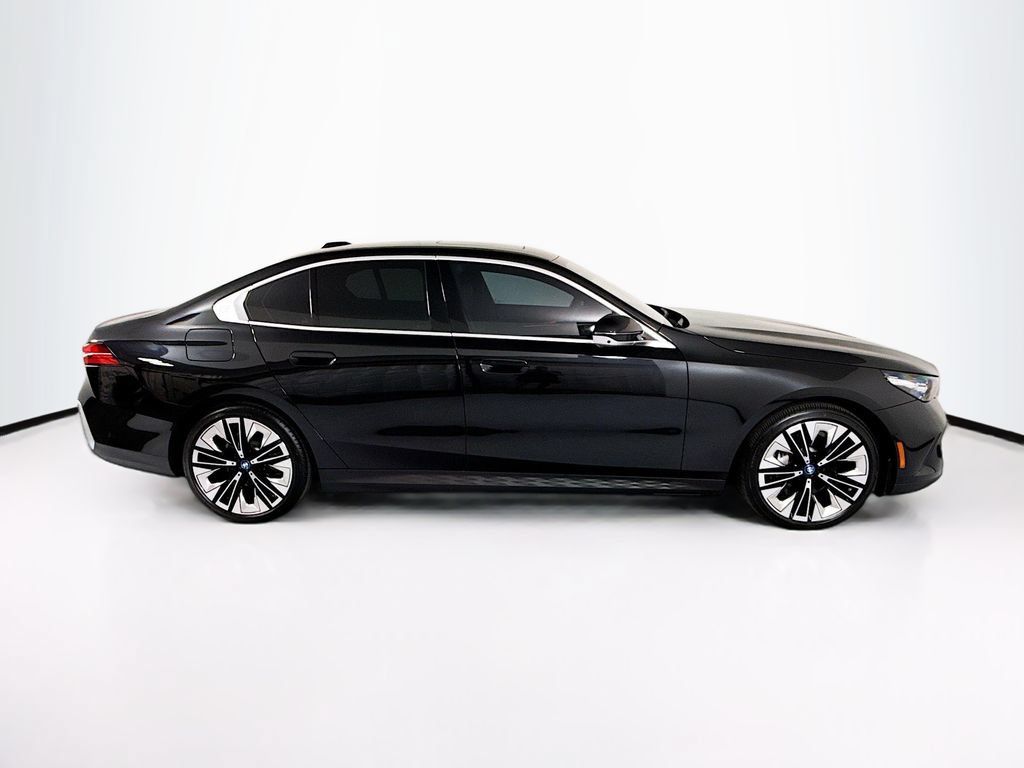 Used 2025 BMW i5 eDrive40i w/ Premium Package RWD image 4