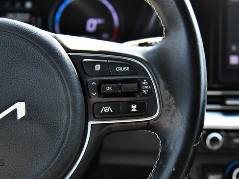 Used 2022 Kia Niro EX FWD image 30