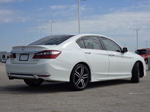 Used 2017 Honda Accord Sport image 15