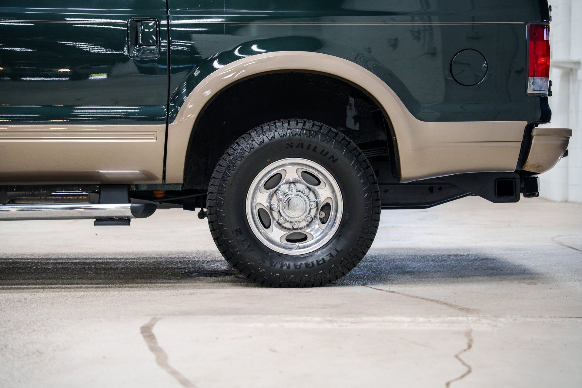 Used 2004 Ford Excursion Eddie Bauer AWD/4WD image 15