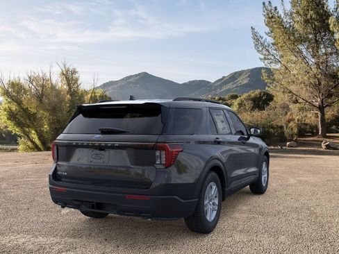 New 2026 Ford Explorer Active RWD image 10