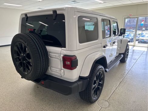Used 2025 Jeep Wrangler Unlimited Sahara AWD/4WD image 7