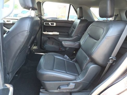 Used 2021 Ford Explorer XLT w/ Equipment Group 202A AWD/4WD image 14
