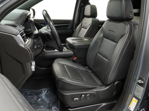 Used 2021 GMC Yukon XL Denali w/ Denali Premium Package AWD/4WD image 6