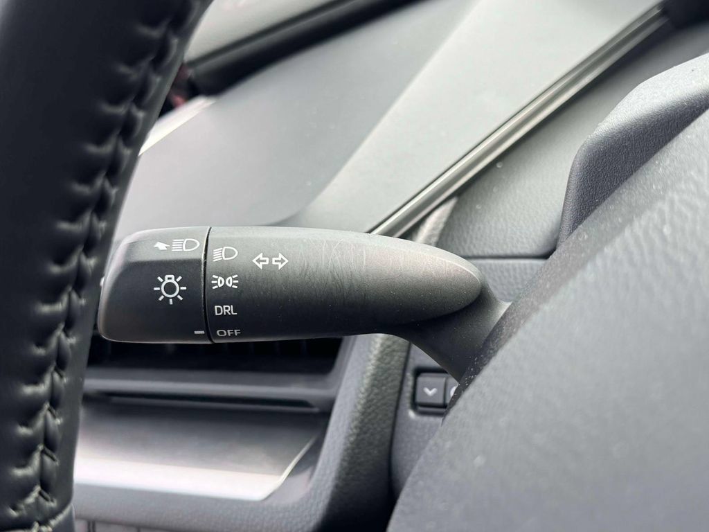 Used 2025 Toyota Prius LE FWD image 24