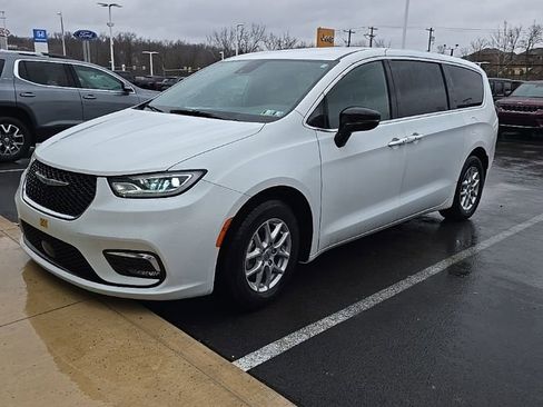 Certified 2024 Chrysler Pacifica Touring image 1