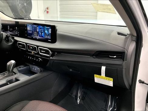 New 2026 Nissan Sentra SR w/ Floor Mat Package FWD image 34