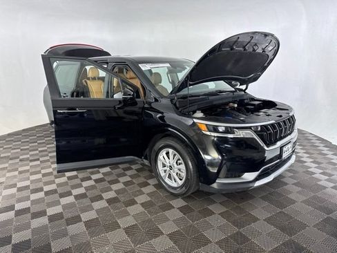 Used 2023 Kia Carnival LX FWD image 14