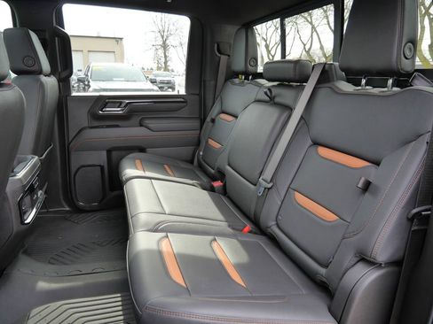 Used 2025 GMC Sierra 2500 AT4 w/ AT4 Premium Plus Package AWD/4WD image 27