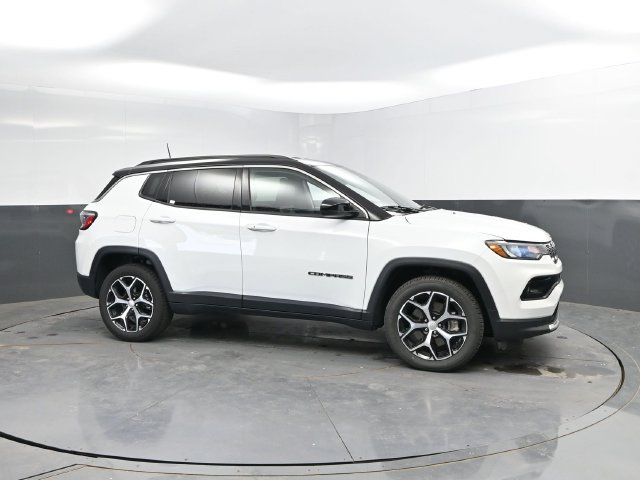 Used 2024 Jeep Compass Limited AWD/4WD image 3