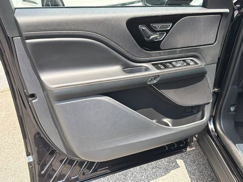 New 2026 Lincoln Aviator 2WD w/ Jet Appearance Package image 11