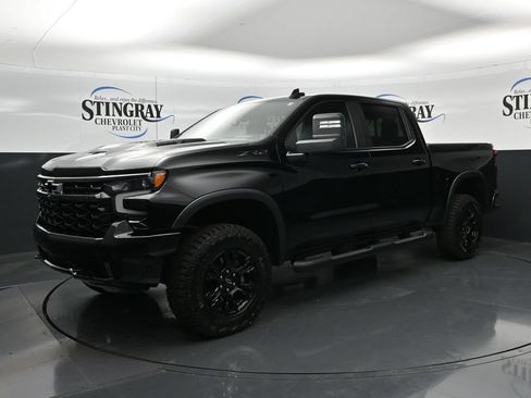 Used 2025 Chevrolet Silverado 1500 ZR2 w/ Technology Package AWD/4WD image 3